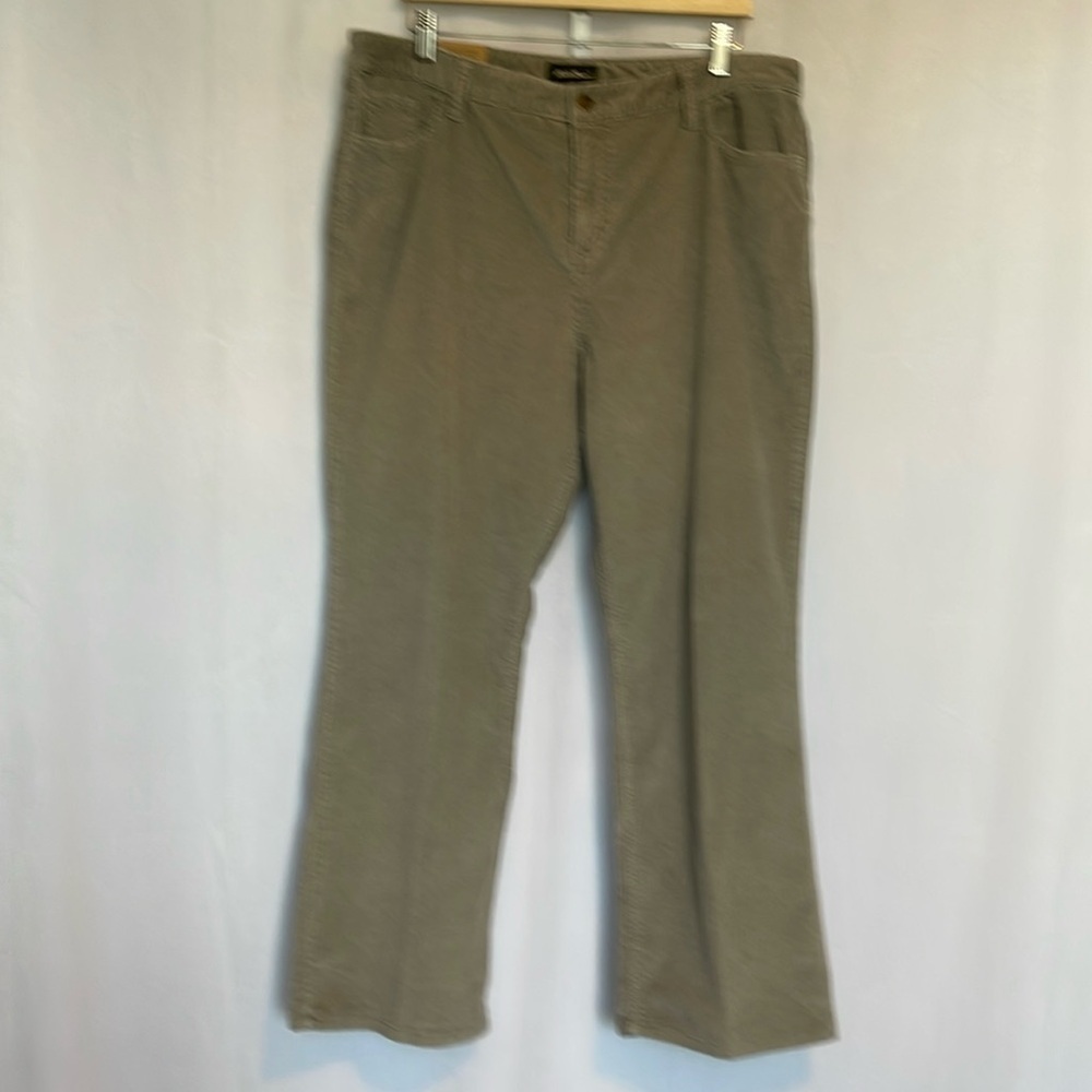 NWT Eddie Bauer Women's Bootcut Corduroy Pants Size 18P Light Gray Stretch